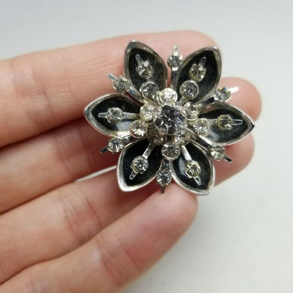 Vintage Coro Black Enamel and Silver Tone Flower Brooch, Retro Signed Lapel Pin - Picture 6 of 7